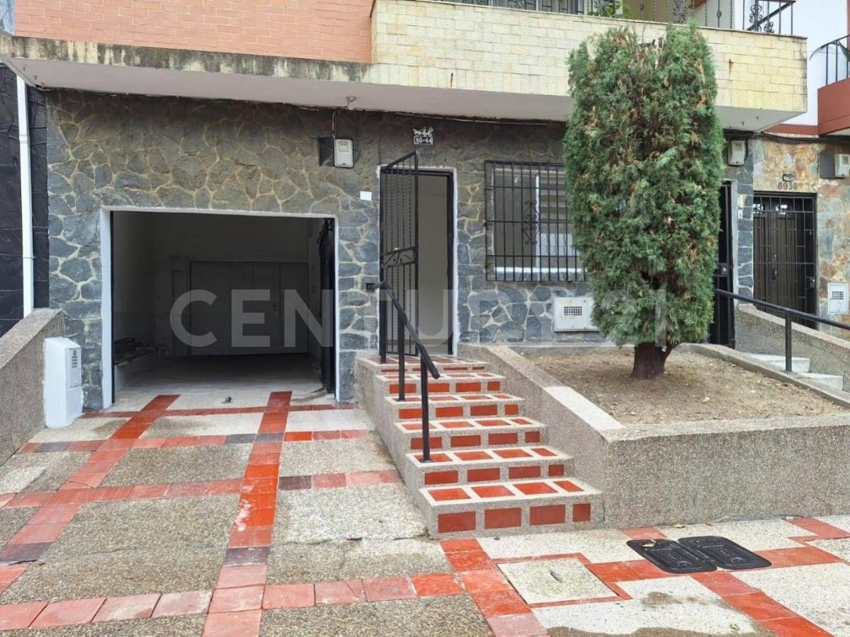 Casa en arriendo Antioquia Medellín Las Acacias 240 m2 Habitaciones 6 Baños 3 Garajes 1 Precio $6000000