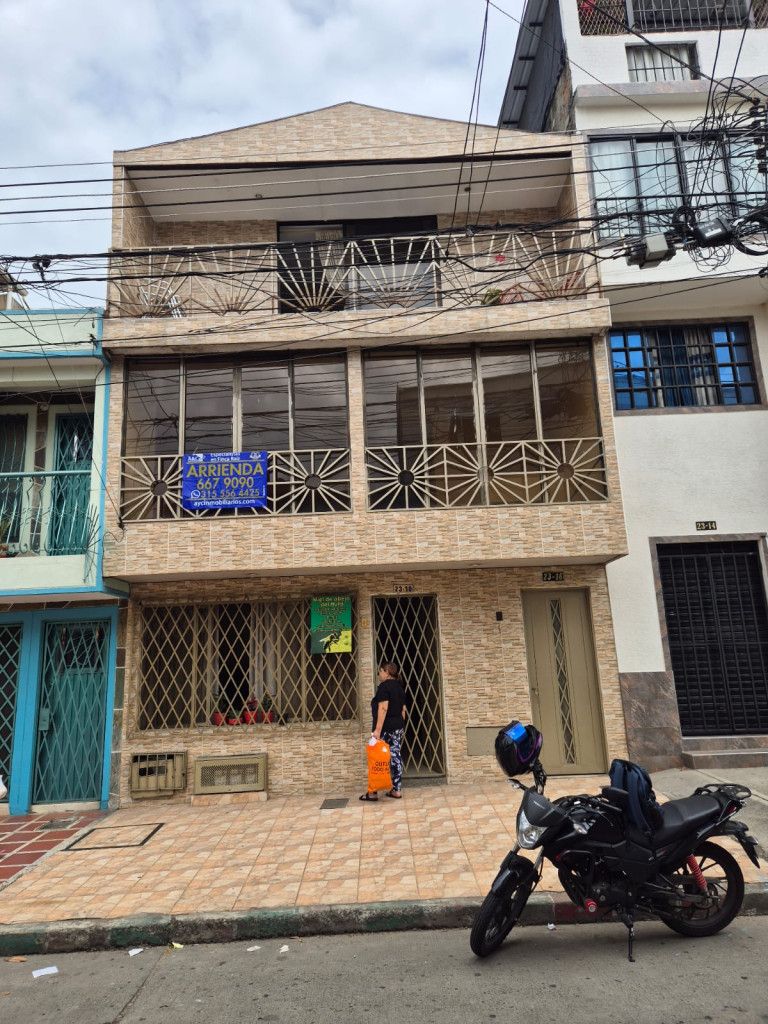 Apartamento en arriendo Valle Del Cauca Cali Aranjuez 128 m2 Habitaciones 2 Baños 1 Garajes 0 Precio $830000