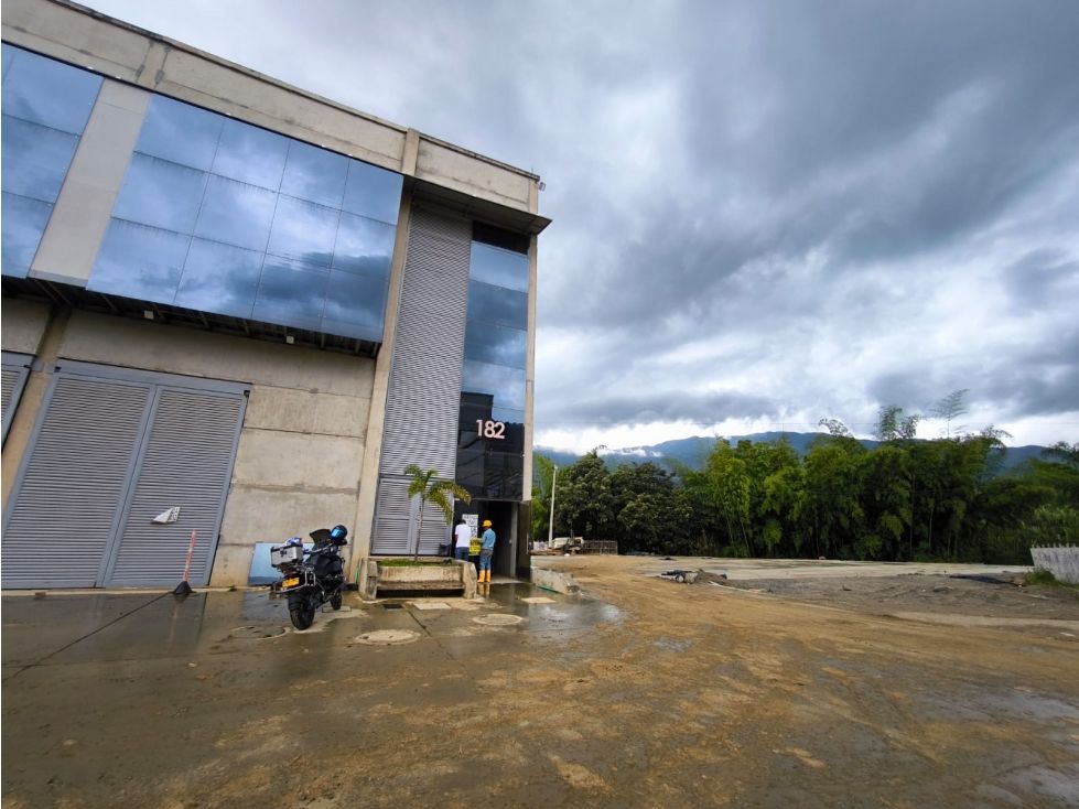 Bodega en arriendo Antioquia Girardota Centro 400 m2 Habitaciones 0 Baños 2 Garajes 3 Precio $28000000