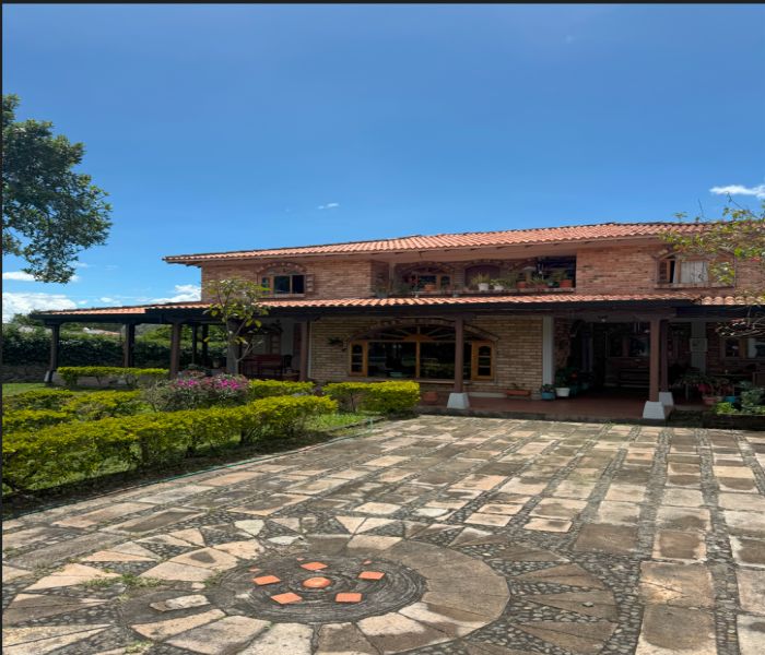 Casa en venta Cauca Popayán Popayán 1800 m2 Habitaciones 4 Baños 4 Garajes 8 Precio $1200000000
