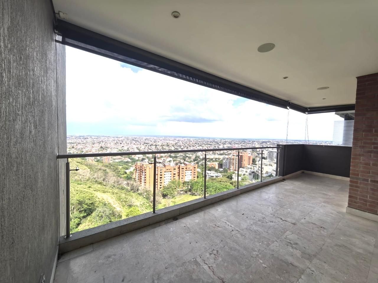 Apartamento en arriendo Valle Del Cauca Cali Sector Altos De Santa Isabel 192 m2 Habitaciones 3 Baños 4 Garajes 2 Precio $7000000