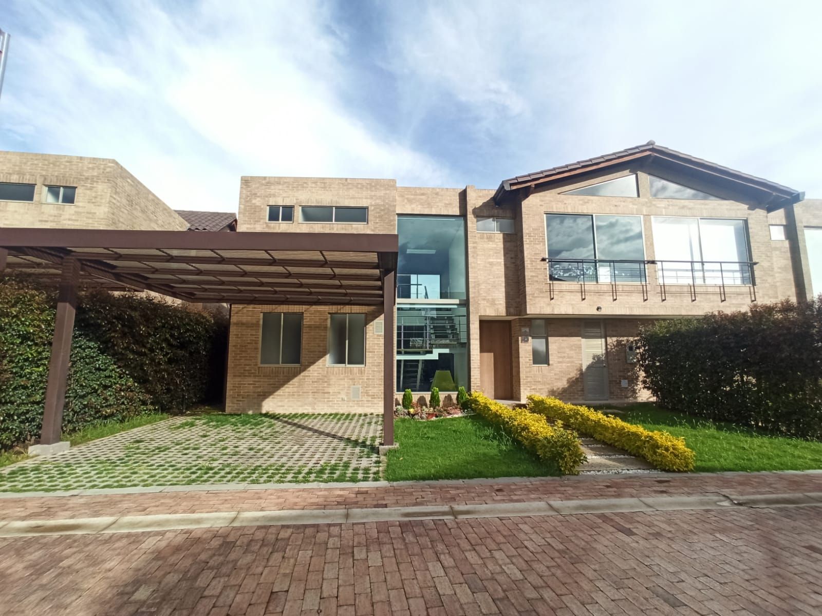 Casa en venta Cundinamarca Cajicá Vda Canelon 189 m2 Habitaciones 3 Baños 3 Garajes 2 Precio $1300000000