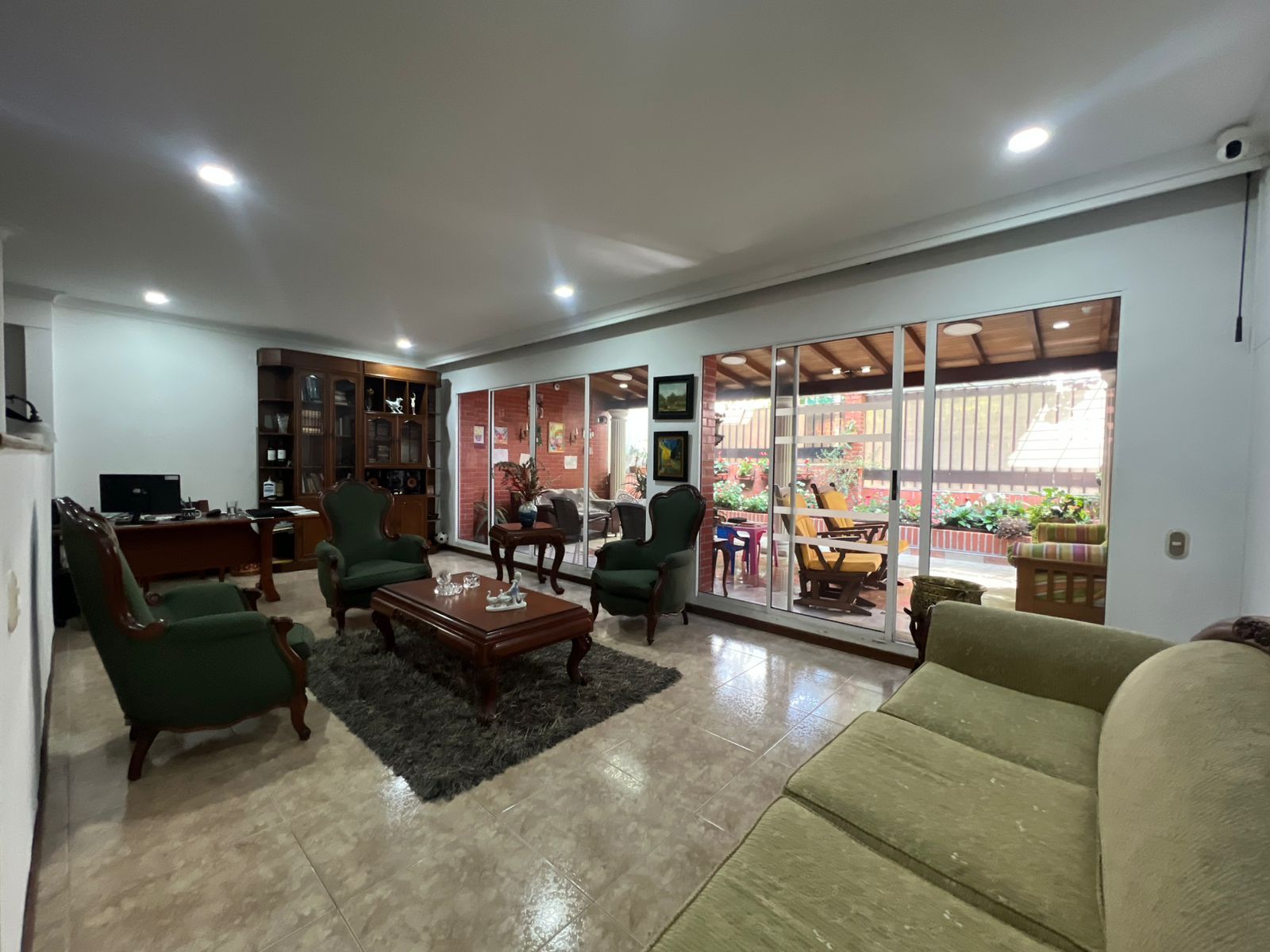 Casa en venta Antioquia Medellín El Castillo 240 m2 Habitaciones 3 Baños 4 Garajes 2 Precio $1100000000