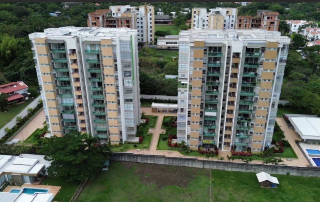 Apartamento en arriendo Valle Del Cauca Cali Parcelaciones Pance 133 m2 Habitaciones 3 Baños 5 Garajes 2 Precio $4700000