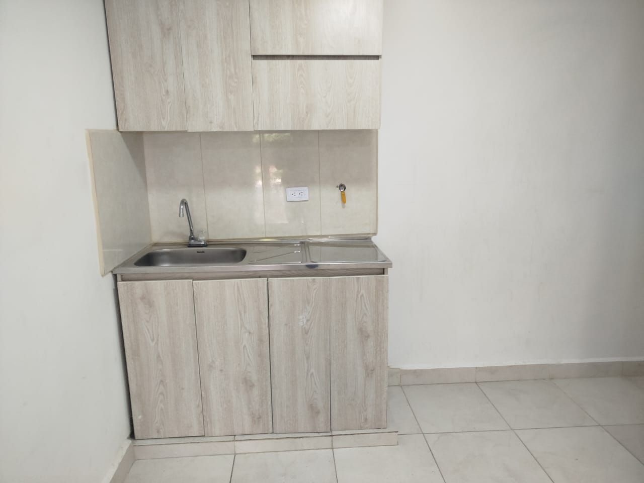 Local en arriendo Antioquia Medellín La Gloria 30 m2 Habitaciones 0 Baños 1 Garajes 0 Precio $2000000