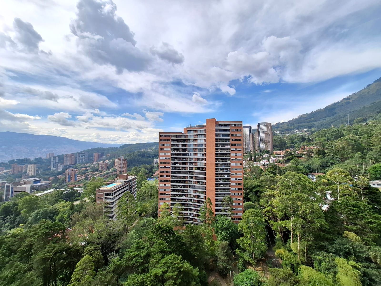 Apartamento en arriendo Antioquia Medellín Altos Del Poblado 90 m2 Habitaciones 2 Baños 2 Garajes 0 Precio $6600000