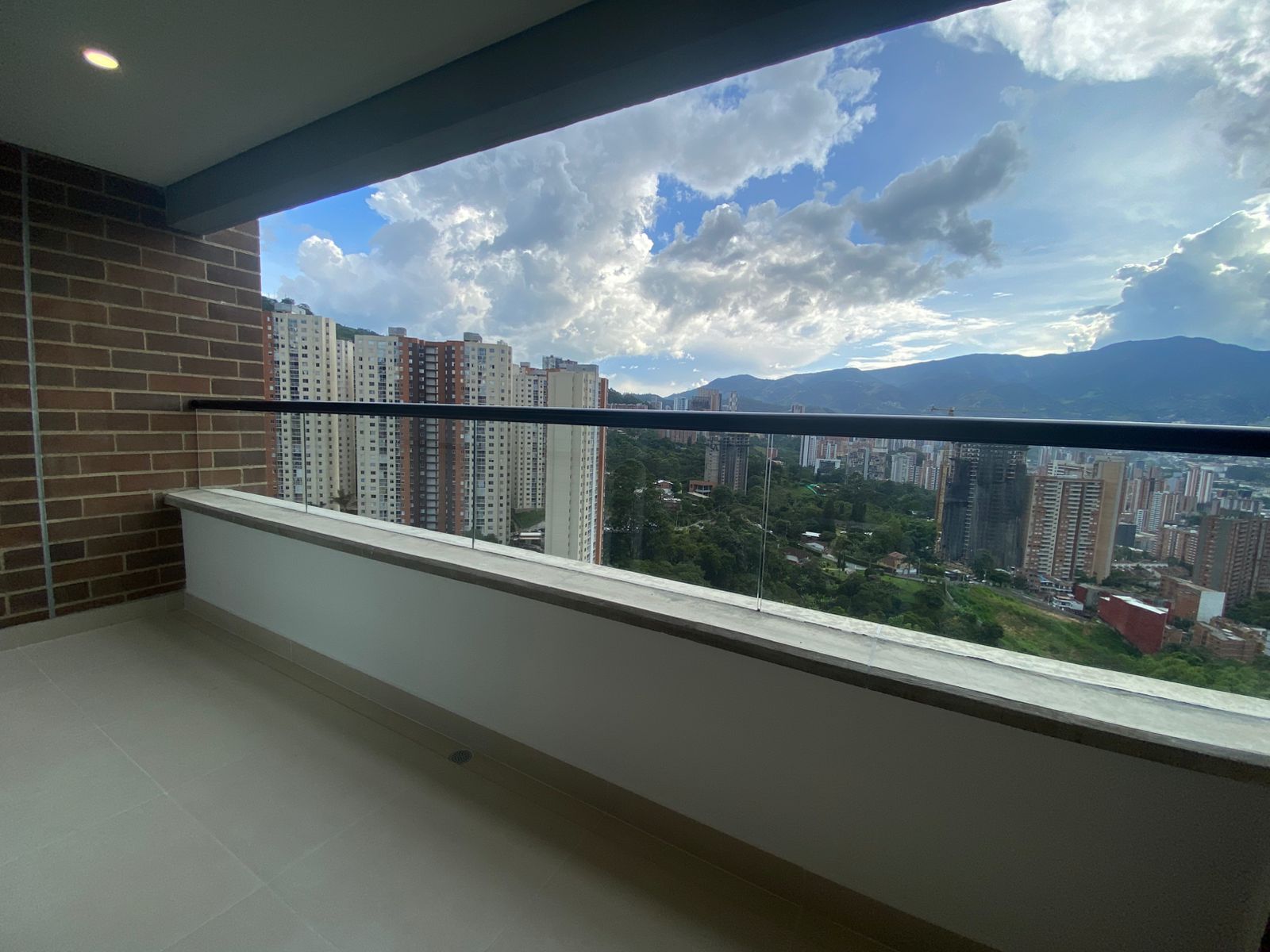Apartamento en arriendo Antioquia Envigado Loma Del Barro 83 m2 Habitaciones 3 Baños 1 Garajes 0 Precio $3800000
