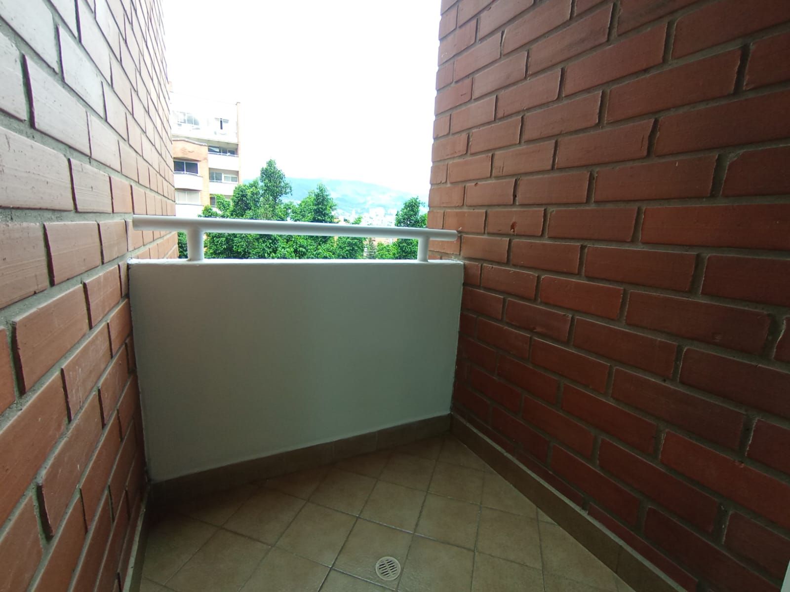 Apartamento en arriendo Antioquia Medellín La Castellana 120 m2 Habitaciones 3 Baños 2 Garajes 0 Precio $2850000