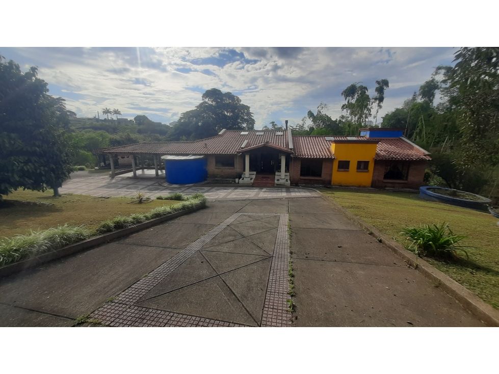 Casa Campestre en arriendo o venta Risaralda Pereira Pereira 440 m2 Habitaciones 4 Baños 4 Garajes 2 Precio venta $1300000000 Precio arriendo $5600000