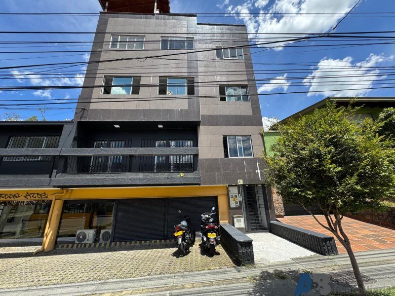 Oficina en arriendo Antioquia Medellín Simon Bolivar 200 m2 Habitaciones 0 Baños 4 Garajes 0 Precio $7000000