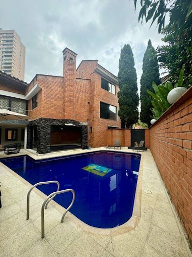 Casa en arriendo Antioquia Medellín La Florida 450 m2 Habitaciones 4 Baños 5 Garajes 4 Precio $21000000
