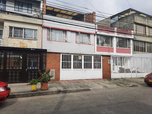 Apartamento en arriendo Cundinamarca Bogotá Florencia 246 m2 Habitaciones 3 Baños 1 Garajes 1 Precio $1450000