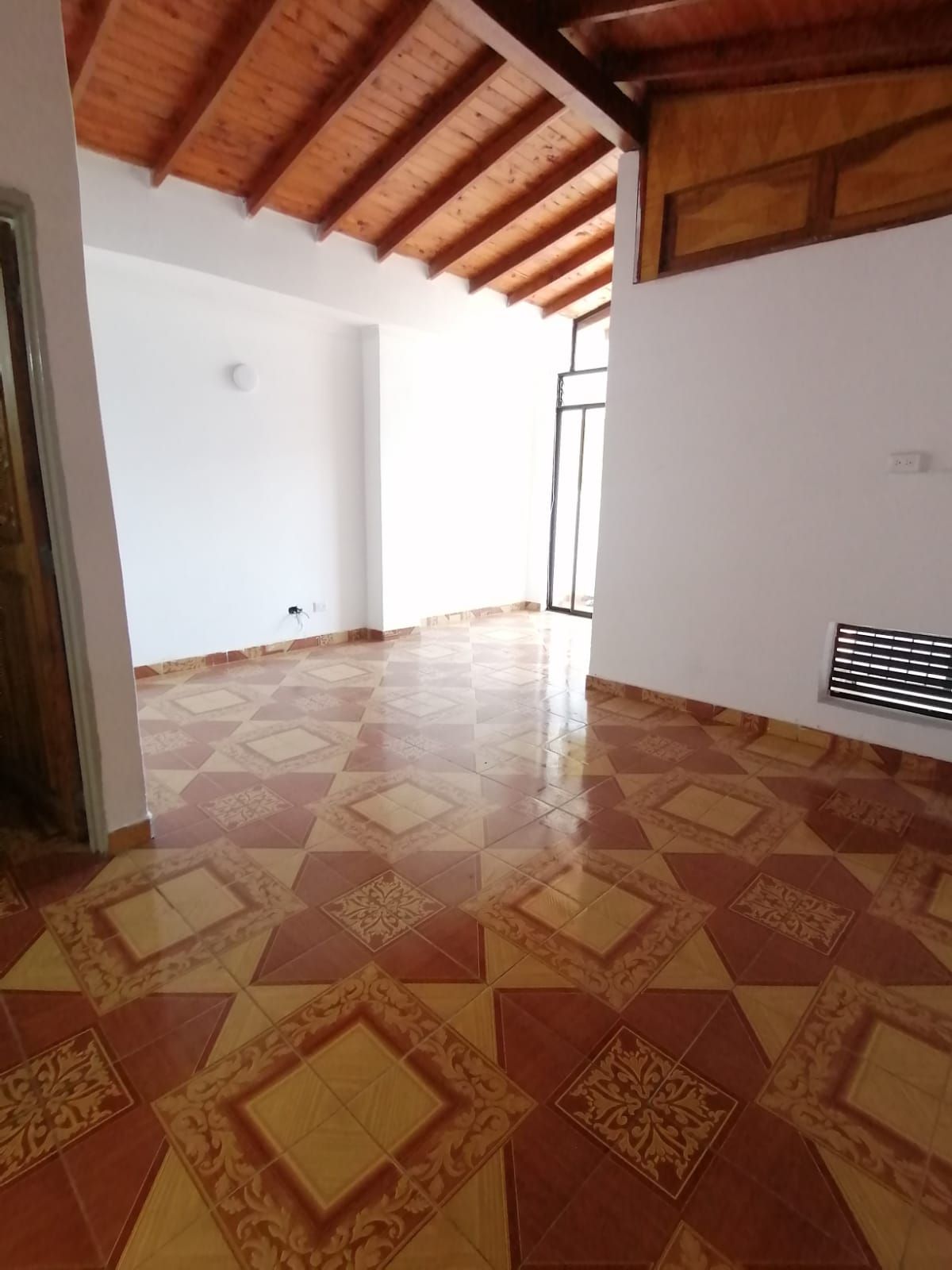 Apartamento en arriendo Antioquia Medellín Rosales 90 m2 Habitaciones 4 Baños 3 Garajes 0 Precio $2500000