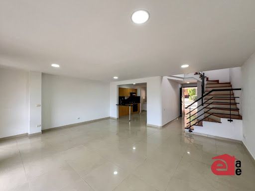 Casa en arriendo Antioquia Envigado Zúñiga 153 m2 Habitaciones 3 Baños 3 Garajes 4 Precio $8000000