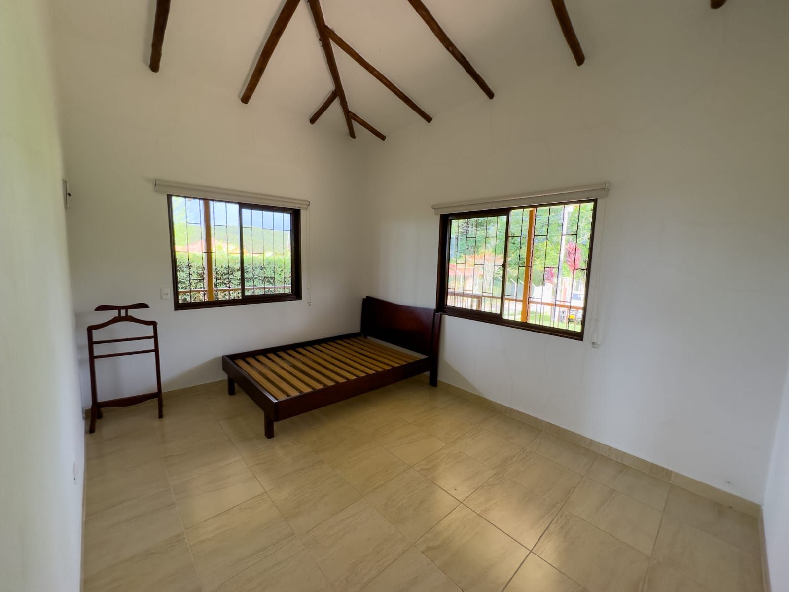 Finca en venta Risaralda Pereira Br San Fernando 12800 m2 Habitaciones 4 Baños 2 Garajes 4 Precio $1200000000