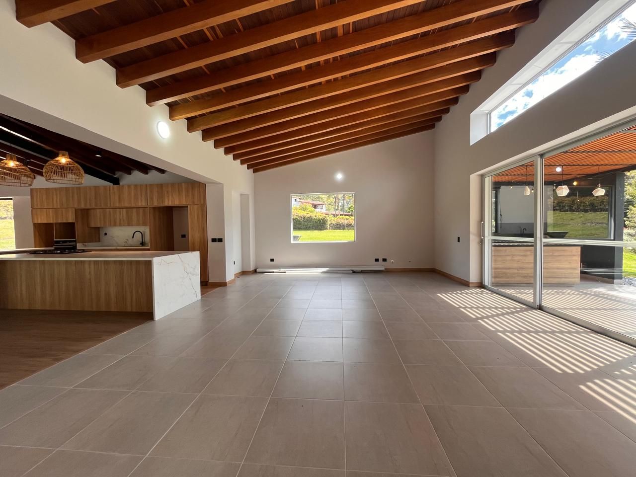 Casa en arriendo o venta Antioquia El Retiro Cn El Campo 470 m2 Habitaciones 4 Baños 6 Garajes 6 Precio venta $4015000000 Precio arriendo $16500000