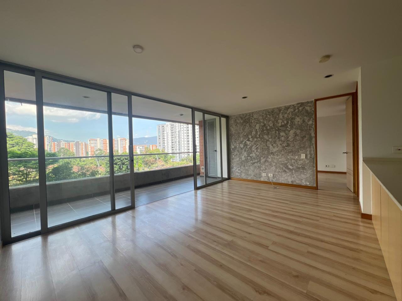 Apartamento en arriendo Antioquia Envigado La Abadia 97 m2 Habitaciones 2 Baños 3 Garajes 2 Precio $4650000