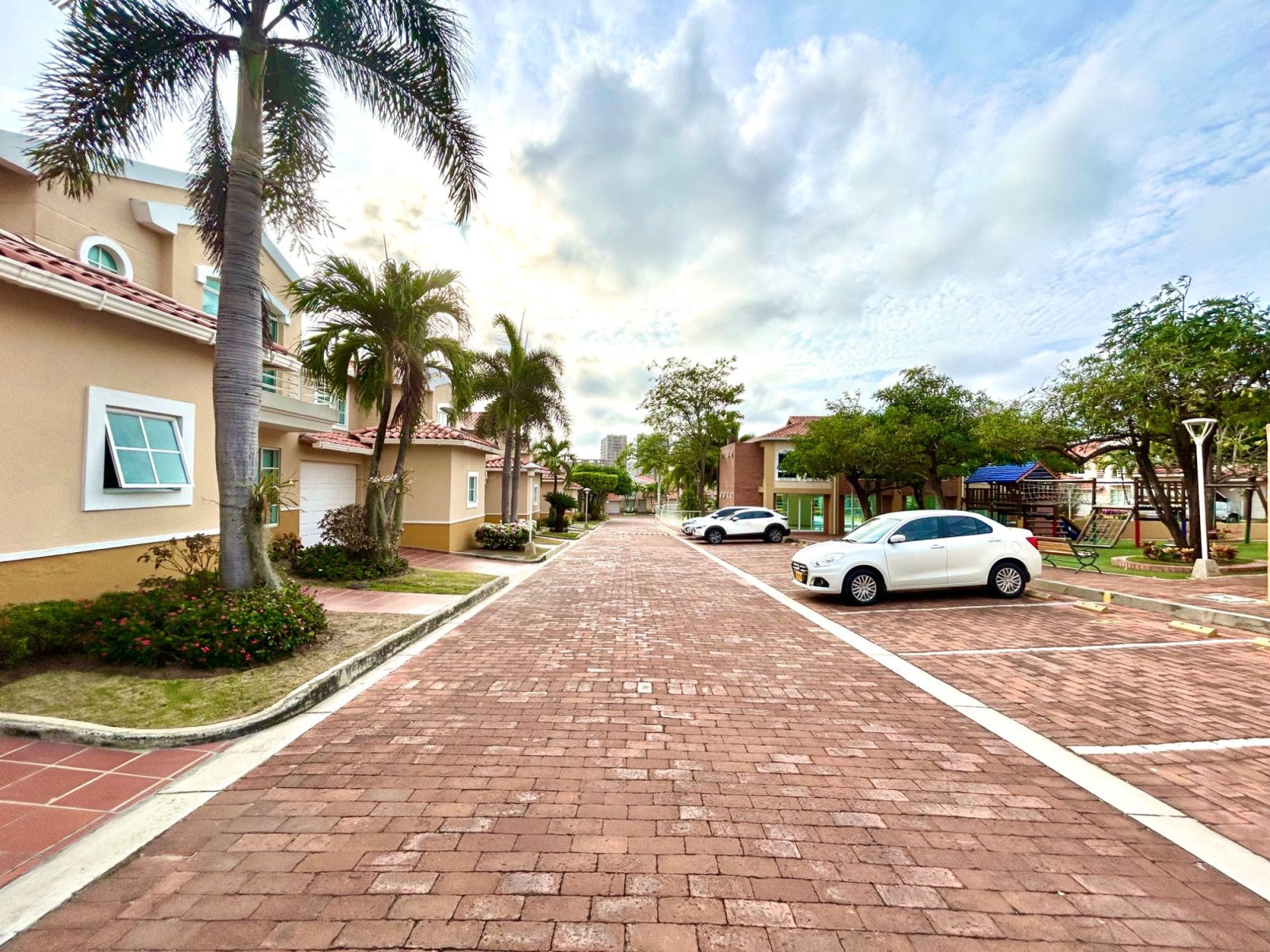 Casa en venta Atlántico Barranquilla Cr Castellana Campestre 212 m2 Habitaciones 3 Baños 4 Garajes 2 Precio $1450000000