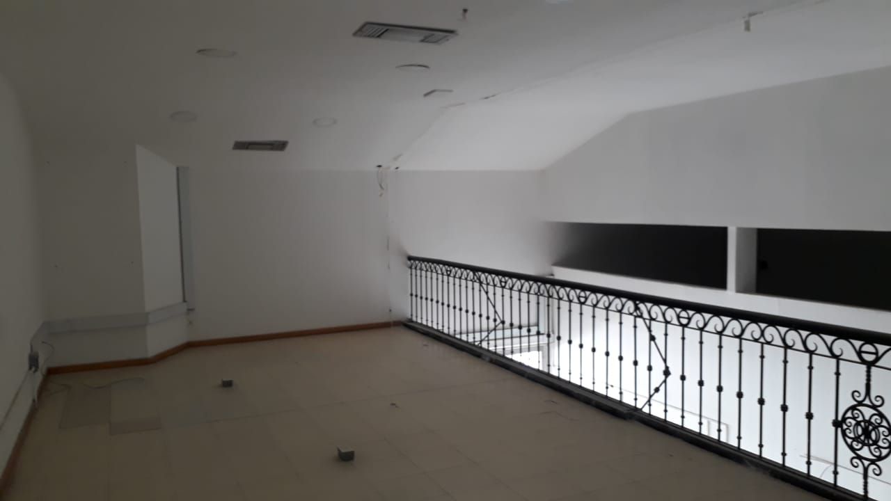 Local en arriendo Antioquia Itagüí La Esmeralda 238 m2 Habitaciones 0 Baños 2 Garajes 3 Precio $11900000