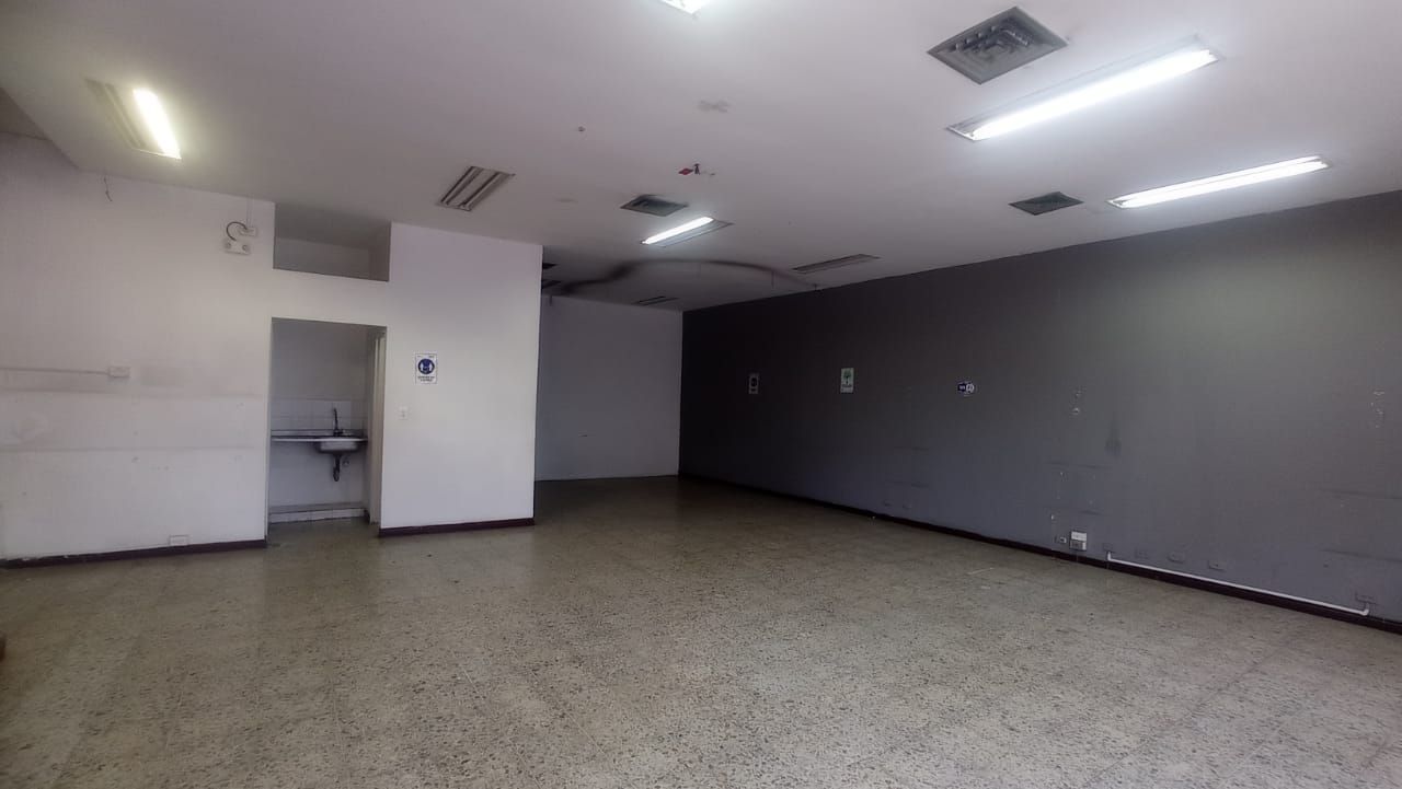 Local en arriendo Antioquia Itagüí La Esmeralda 128 m2 Habitaciones 0 Baños 2 Garajes 0 Precio $7040000