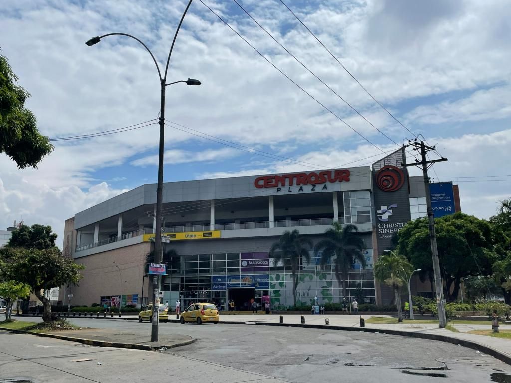 Local en venta Valle Del Cauca Cali El Cedro 42 m2 Habitaciones 0 Baños 0 Garajes 2 Precio $150000000