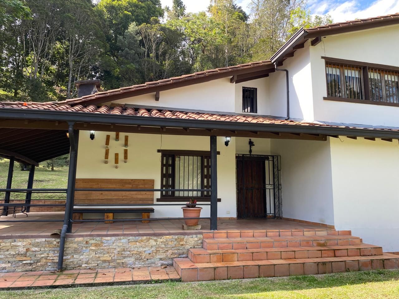 Finca en venta Antioquia El Retiro Cn El Campo 94 m2 Habitaciones 3 Baños 2 Garajes 2 Precio $1650000000