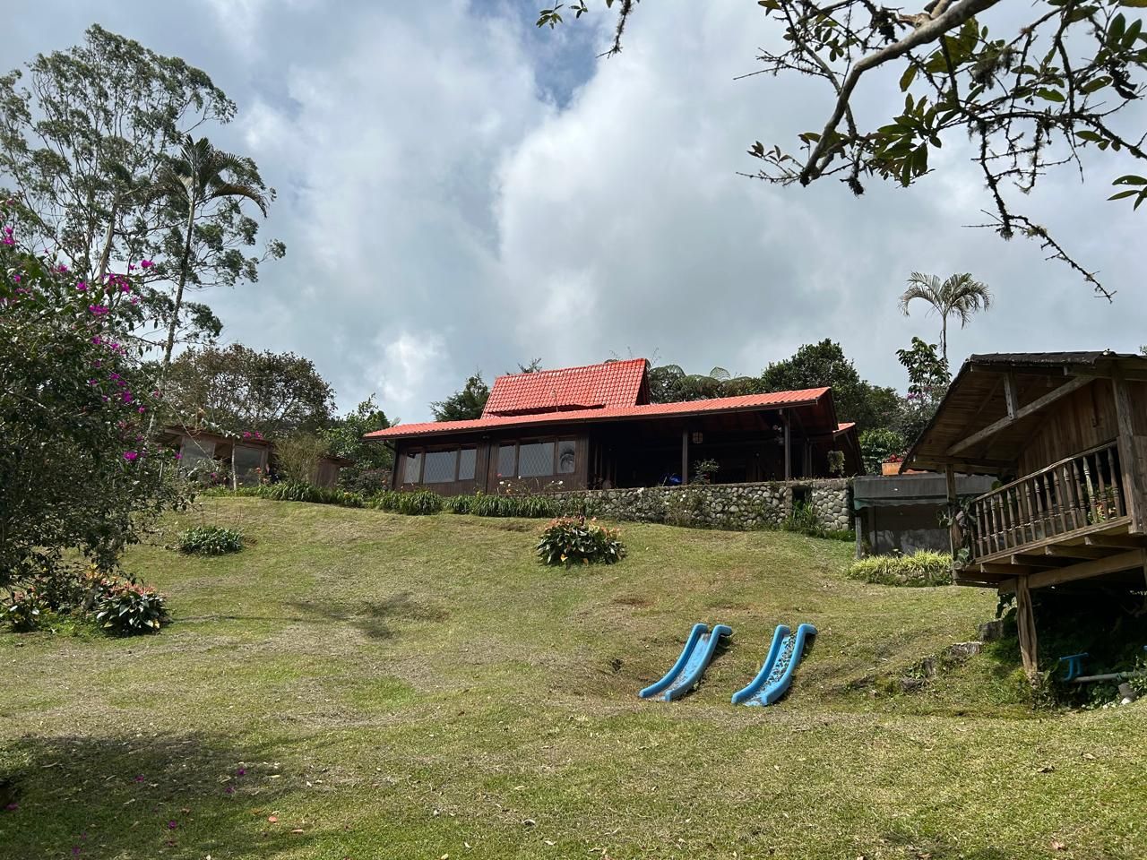 Finca en venta Valle Del Cauca Cali Terrón Colorado 150 m2 Habitaciones 3 Baños 2 Garajes 10 Precio $595000000