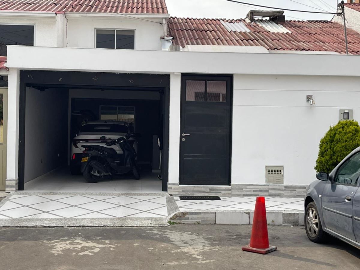 Casa en arriendo Cundinamarca Bogotá Villa Del Prado 265 m2 Habitaciones 5 Baños 4 Garajes 3 Precio $6200000