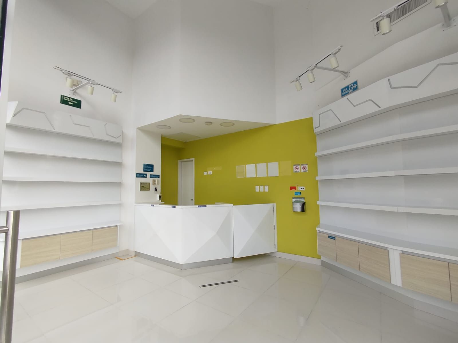 Local Comercial en arriendo Risaralda Pereira Pinares Alto 105 m2 Habitaciones 0 Baños 2 Garajes 0 Precio $9000000