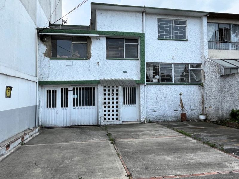 Casa en venta Cundinamarca Bogotá Alcázares Norte 195 m2 Habitaciones 5 Baños 2 Garajes 2 Precio $780000000