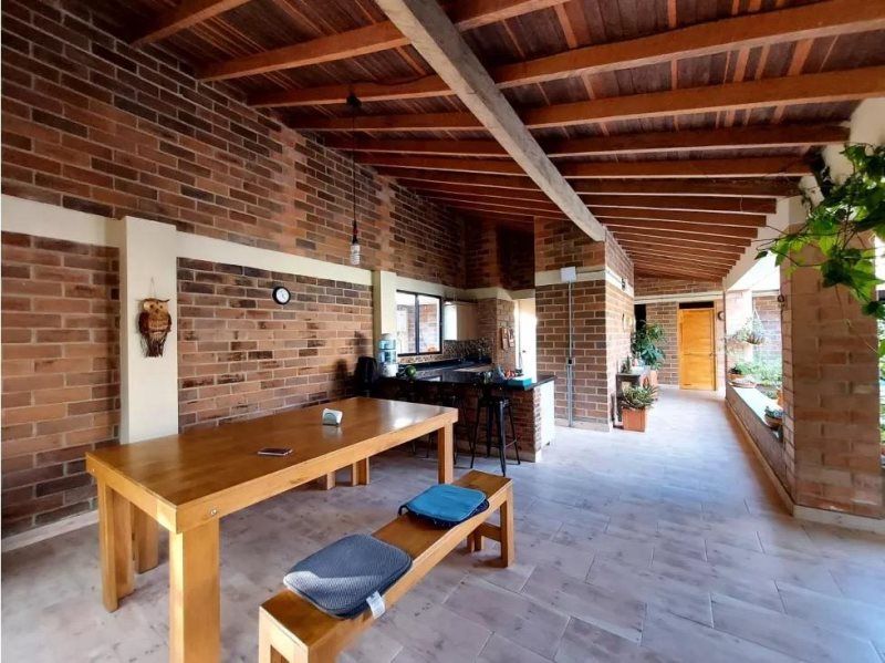 Casa en venta Antioquia Barbosa Centro 2310 m2 Habitaciones 3 Baños 3 Garajes 2 Precio $2000000000