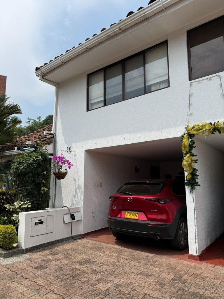 Casa en venta Valle Del Cauca Cali El Ingenio 450 m2 Habitaciones 4 Baños 3 Garajes 2 Precio $740000000