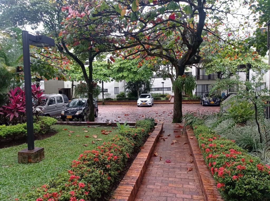 Apartamento en arriendo Valle Del Cauca Cali Unicentro Cali 74 m2 Habitaciones 3 Baños 2 Garajes 1 Precio $2200000