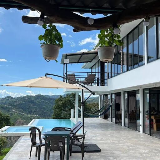 Finca en arriendo o venta Caldas Manizales Manizales 8000 m2 Habitaciones 5 Baños 5 Garajes 7 Precio venta $1500000000 Precio arriendo $4000000