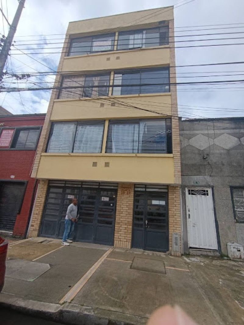 Local en arriendo Cundinamarca Bogotá Colombia 2 m2 Habitaciones 0 Baños 1 Garajes 0 Precio $1300000