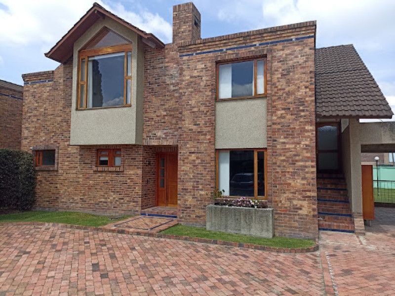 Casa Campestre en venta Cundinamarca Bogotá San José De Bavaria 400 m2 Habitaciones 4 Baños 4 Garajes 4 Precio $2050000000