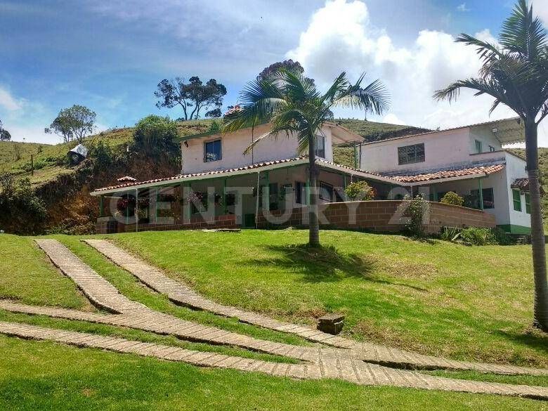 Finca en venta Antioquia Guarne La Cabaña 450 m2 Habitaciones 4 Baños 2 Garajes 2 Precio $8550000000
