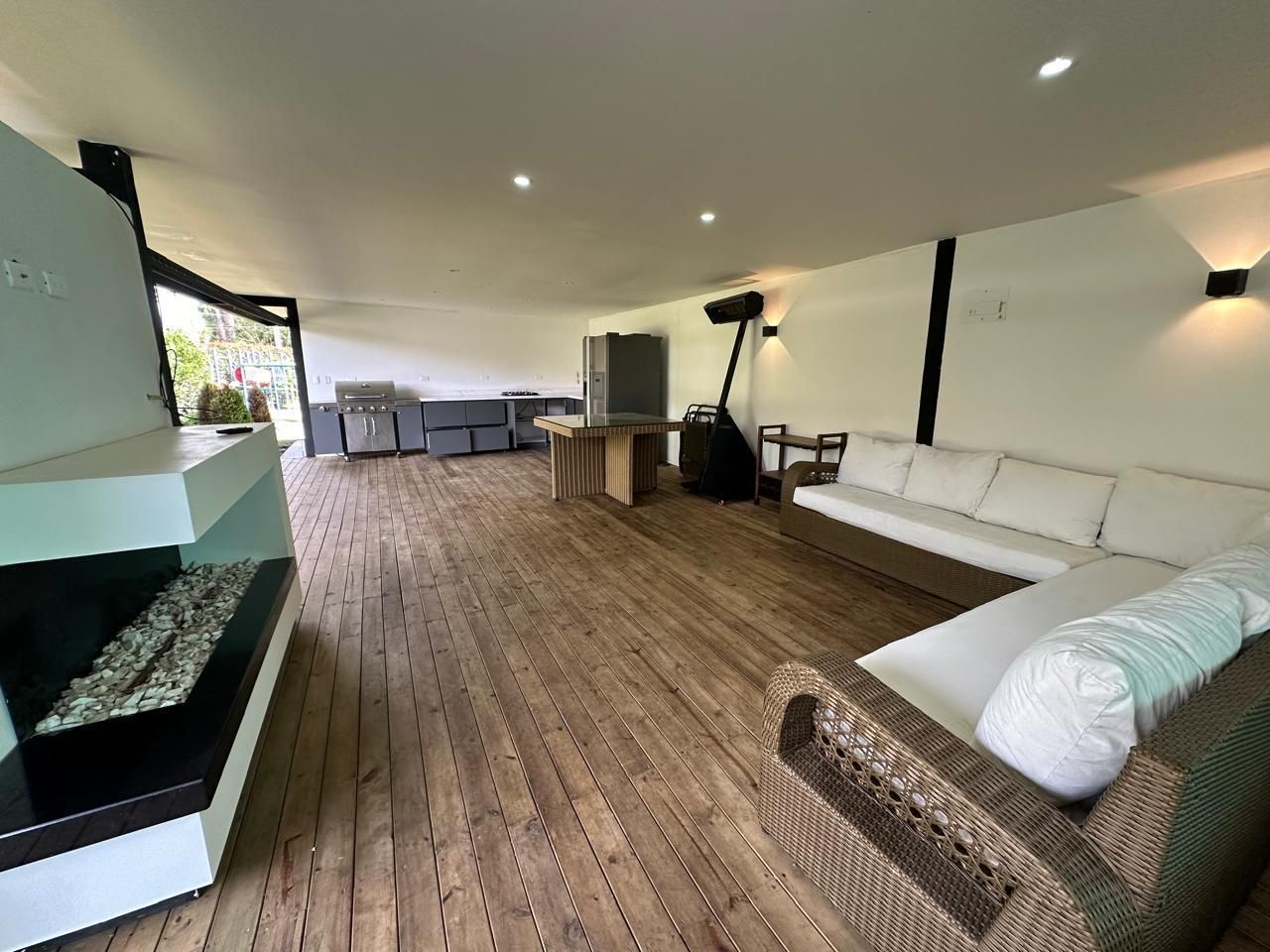 Casa en arriendo o venta Antioquia Rionegro Ub Pietra Santa Et Iv 1200 m2 Habitaciones 3 Baños 4 Garajes 4 Precio venta $2540000000 Precio arriendo $14500000