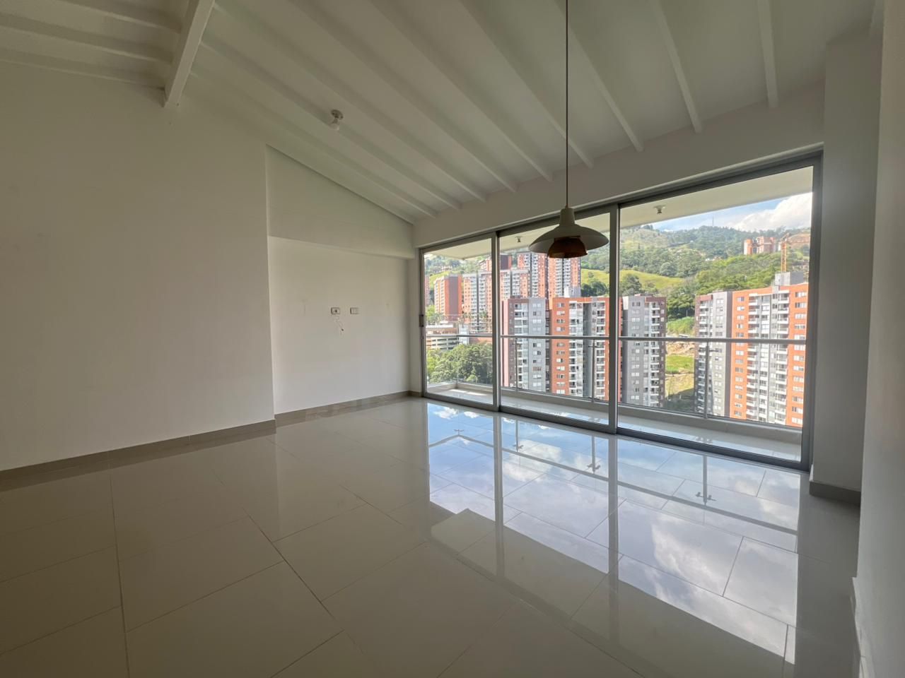 Apartamento en arriendo Antioquia Envigado Loma Del Barro 70 m2 Habitaciones 2 Baños 2 Garajes 1 Precio $3100000