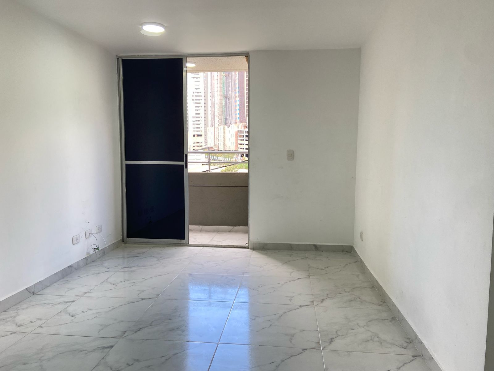 Apartamento en arriendo o venta Antioquia Sabaneta Tres Esquinas 55 m2 Habitaciones 3 Baños 2 Garajes 0 Precio venta $305000000 Precio arriendo $1950000