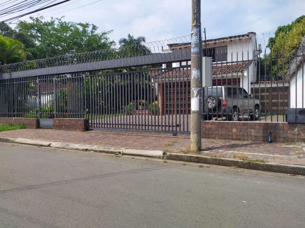 Casa Campestre en venta Valle Del Cauca Cali Urbanización Ciudad Jardín 685 m2 Habitaciones 4 Baños 6 Garajes 2 Precio $2700000000