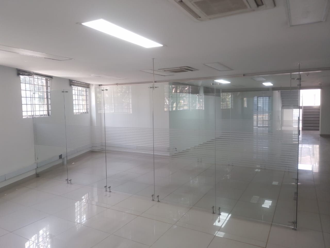 Oficina en arriendo Antioquia Sabaneta Ancon Sur 719 m2 Habitaciones 0 Baños 4 Garajes 0 Precio $22000000