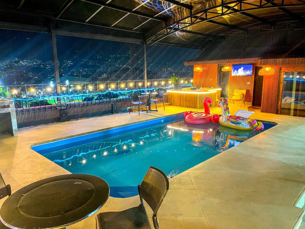 Apartamento en venta Antioquia Medellín Estadio 450 m2 Habitaciones 5 Baños 6 Garajes 2 Precio $3980000000