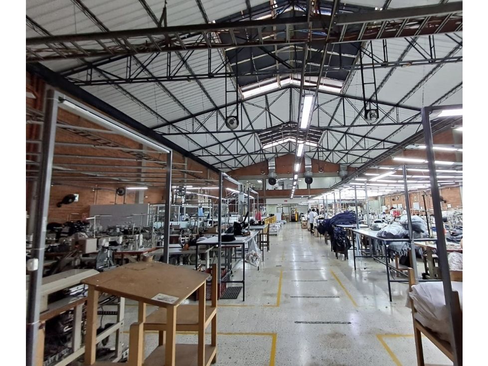 Bodega en arriendo Antioquia Medellín Medellín 1350 m2 Habitaciones 0 Baños 4 Garajes 0 Precio $48600000