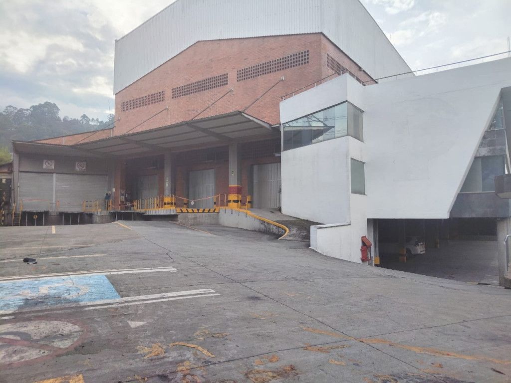 Bodega en venta Antioquia La Estrella Bellos Aires 6493 m2 Habitaciones 0 Baños 22 Garajes 40 Precio $29000000000