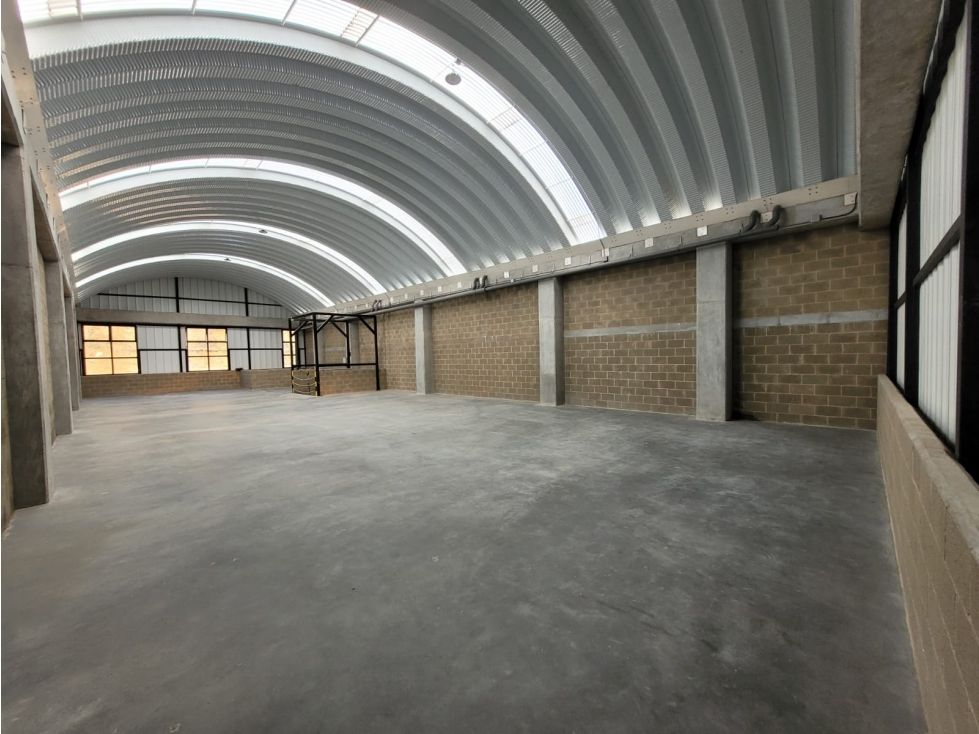 Bodega en arriendo Antioquia Caldas Ub La Gitana 730 m2 Habitaciones 0 Baños 2 Garajes 2 Precio $18000000