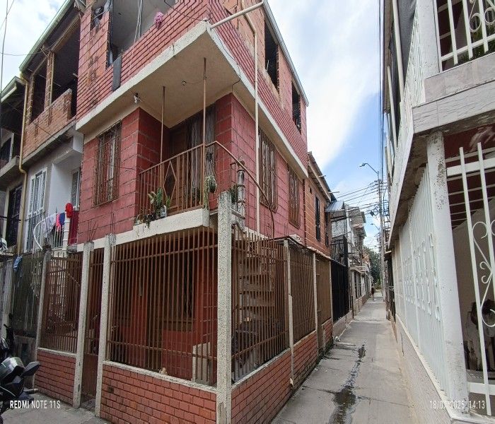 Casa en venta Valle Del Cauca Cali Ciudadela Compartir 190 m2 Habitaciones 6 Baños 3 Garajes 0 Precio $210000000