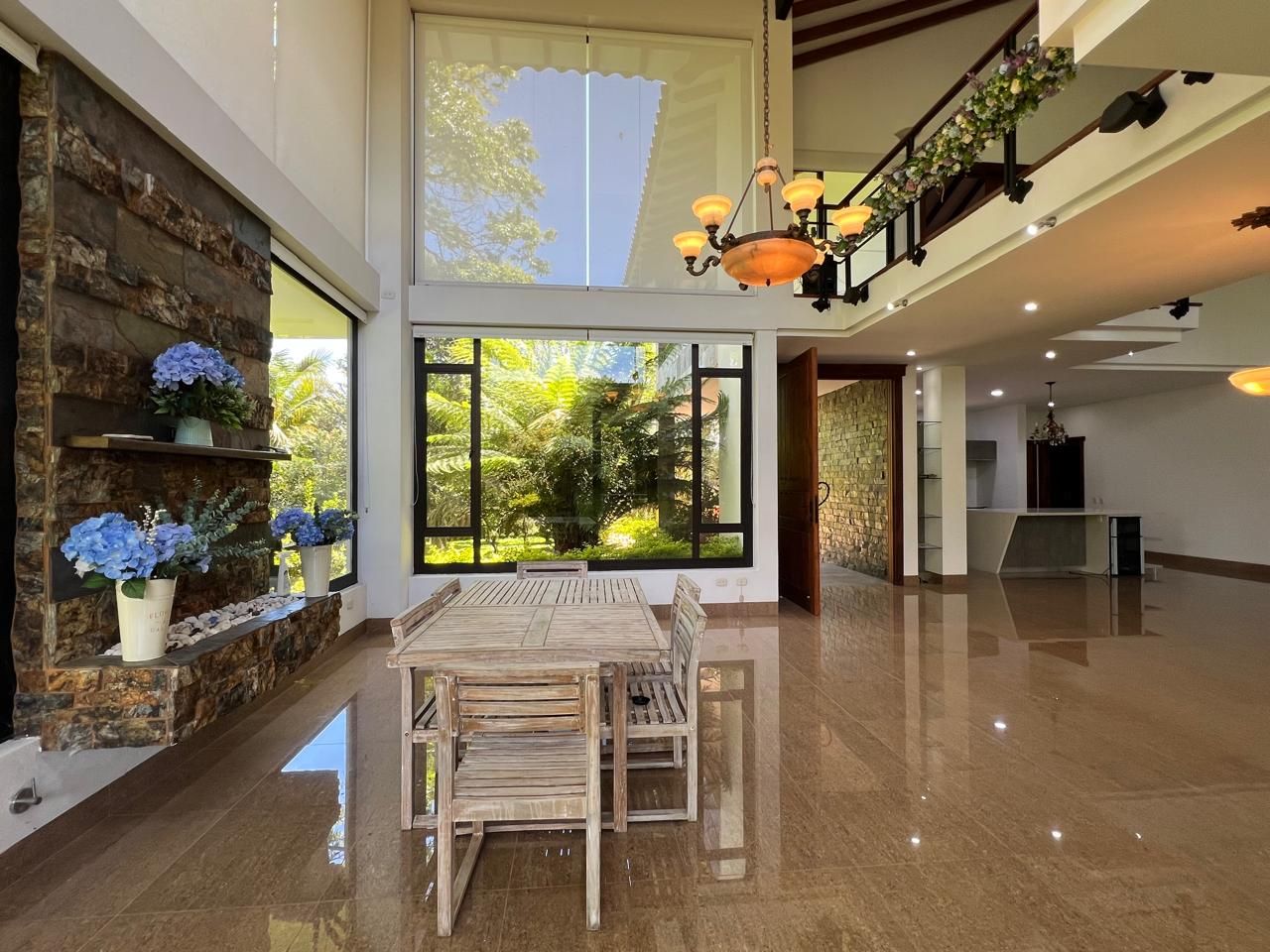Casa en arriendo Antioquia Rionegro S3-de-10 439 m2 Habitaciones 4 Baños 5 Garajes 2 Precio $15500000