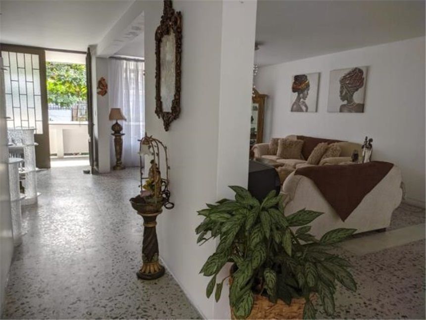 Casa en venta Antioquia Medellín San Miguel 393 m2 Habitaciones 6 Baños 4 Garajes 2 Precio $1500000000