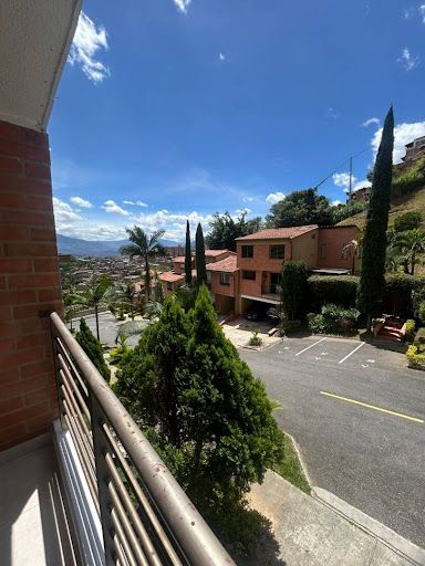 Casa en arriendo Antioquia Envigado Las Antillas 120 m2 Habitaciones 4 Baños 2 Garajes 1 Precio $4500000